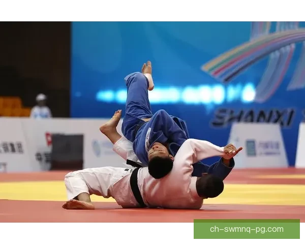柔道比赛精彩纷呈  见证激动瞬间